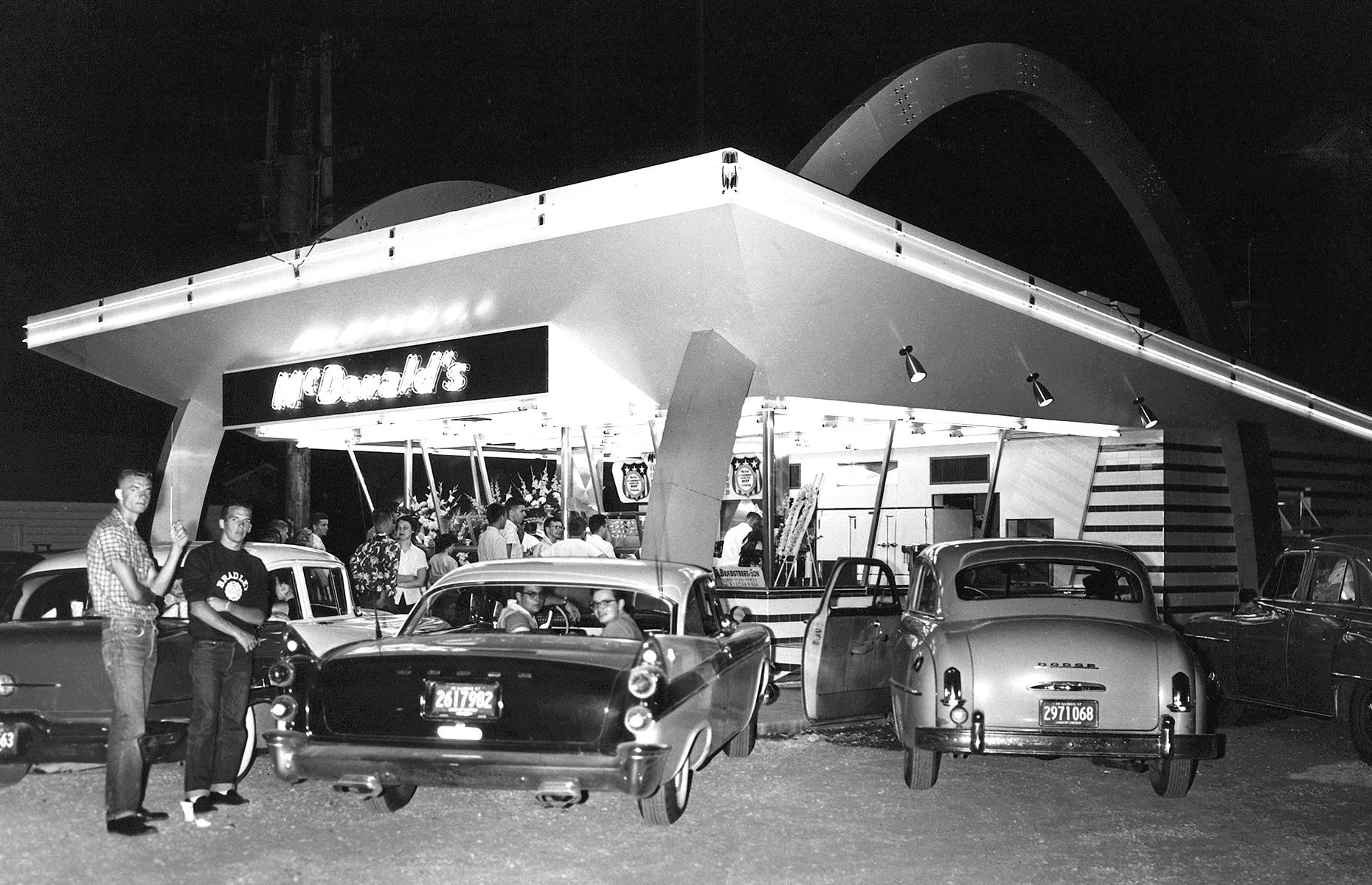 35 incredible photos of drivethru restaurants through the decades