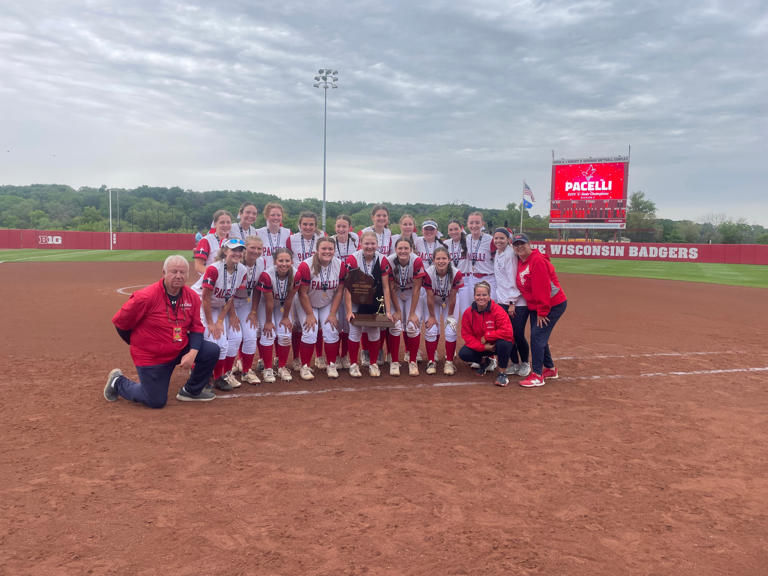 Pacelli wins second-straight state softball title