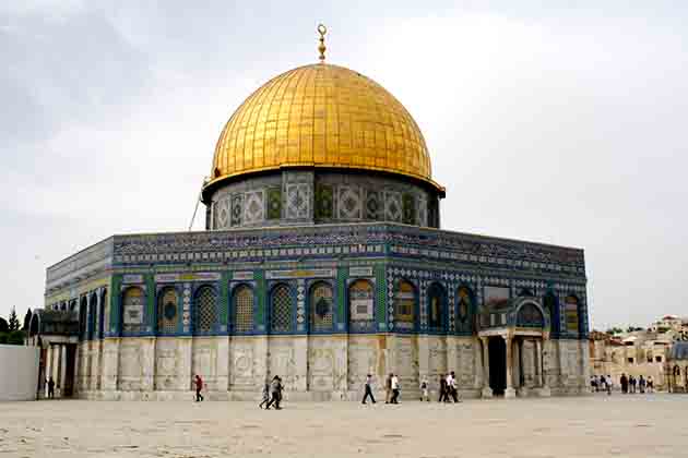 <p>The Dome of the Rock, in Old City Jerusalem, is located on the Temple Mount where Jewish temples once stood. Currently, it is a Muslim mosque, and the area is sacred to both Muslims and Jews.</p>