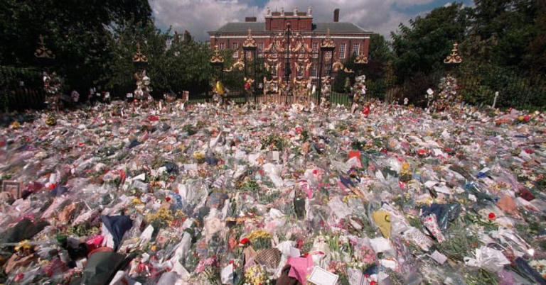 Flowers outside Kensington Palace a few days after Diana, Princess of Wales' death on August 31, 1997.MEGA