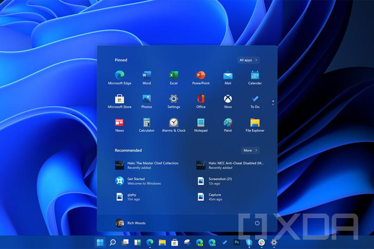 Windows 11 Start Menu with dark theme