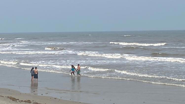 20 Year Old Dickinson Woman Drowns At Galveston Beach While Swimming