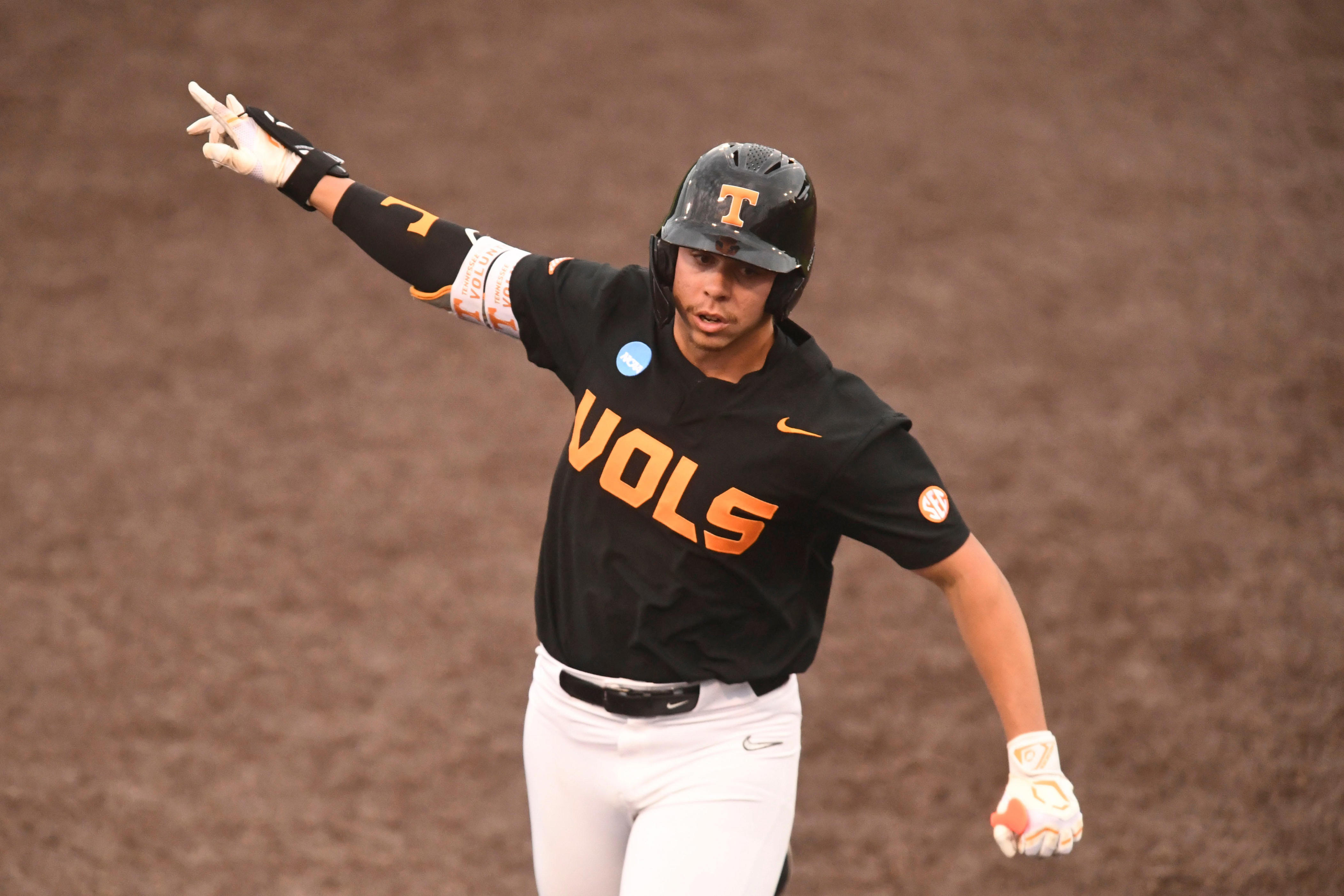 Tennessee baseball sets singlegame postseason home run record vs