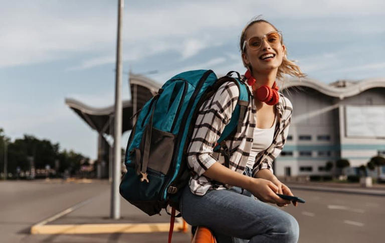 How to travel with just one backpack (freepik.com)