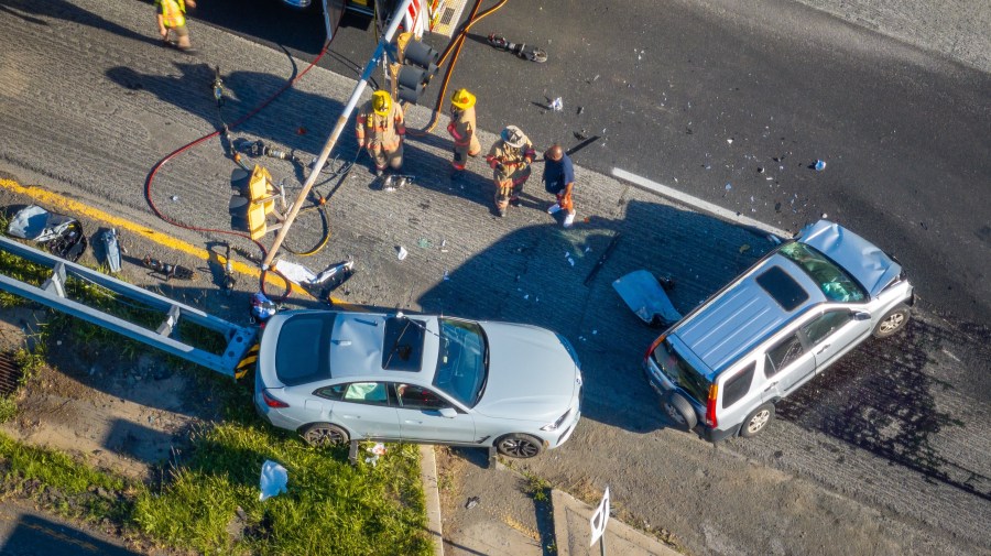 3 Hurt In Multi-car Crash In Montgomery County