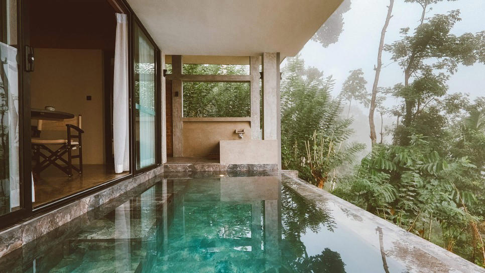 숲에서 욕조 목욕.. 전세계 아름다운 정글 호텔 4