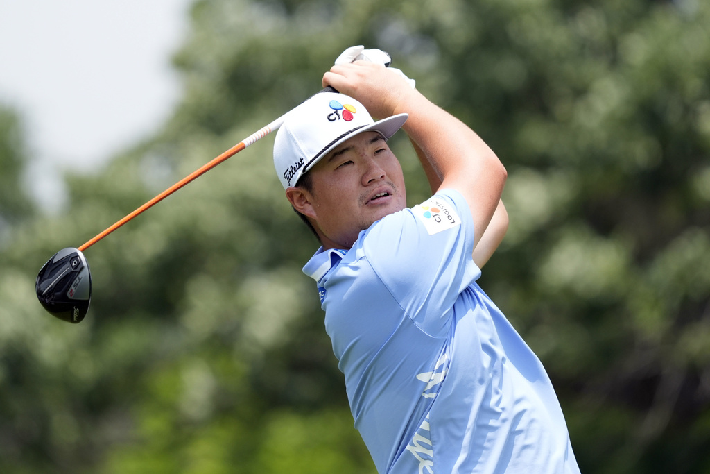 <p>Sungjae Im of South Korea hits a tee shot on the third hole during the third round of the Charles Schwab Challenge golf tournament at Colonial Country Club in Fort Worth, Texas, Saturday, May 25, 2024. </p>