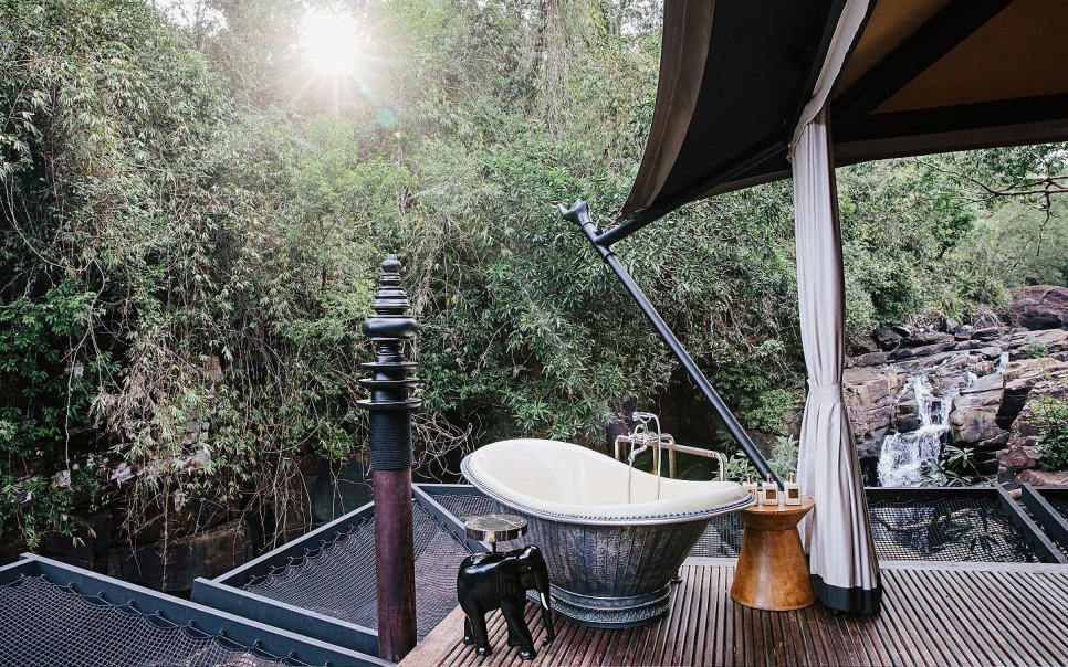 숲에서 욕조 목욕.. 전세계 아름다운 정글 호텔 4