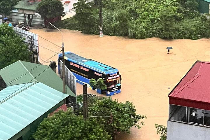 Ban chỉ đạo đã yêu cầu Hà Giang triển khai lực lượng hỗ trợ người dân, rà soát các điểm nguy cơ sạt lở, hồ chứa thủy lợi.