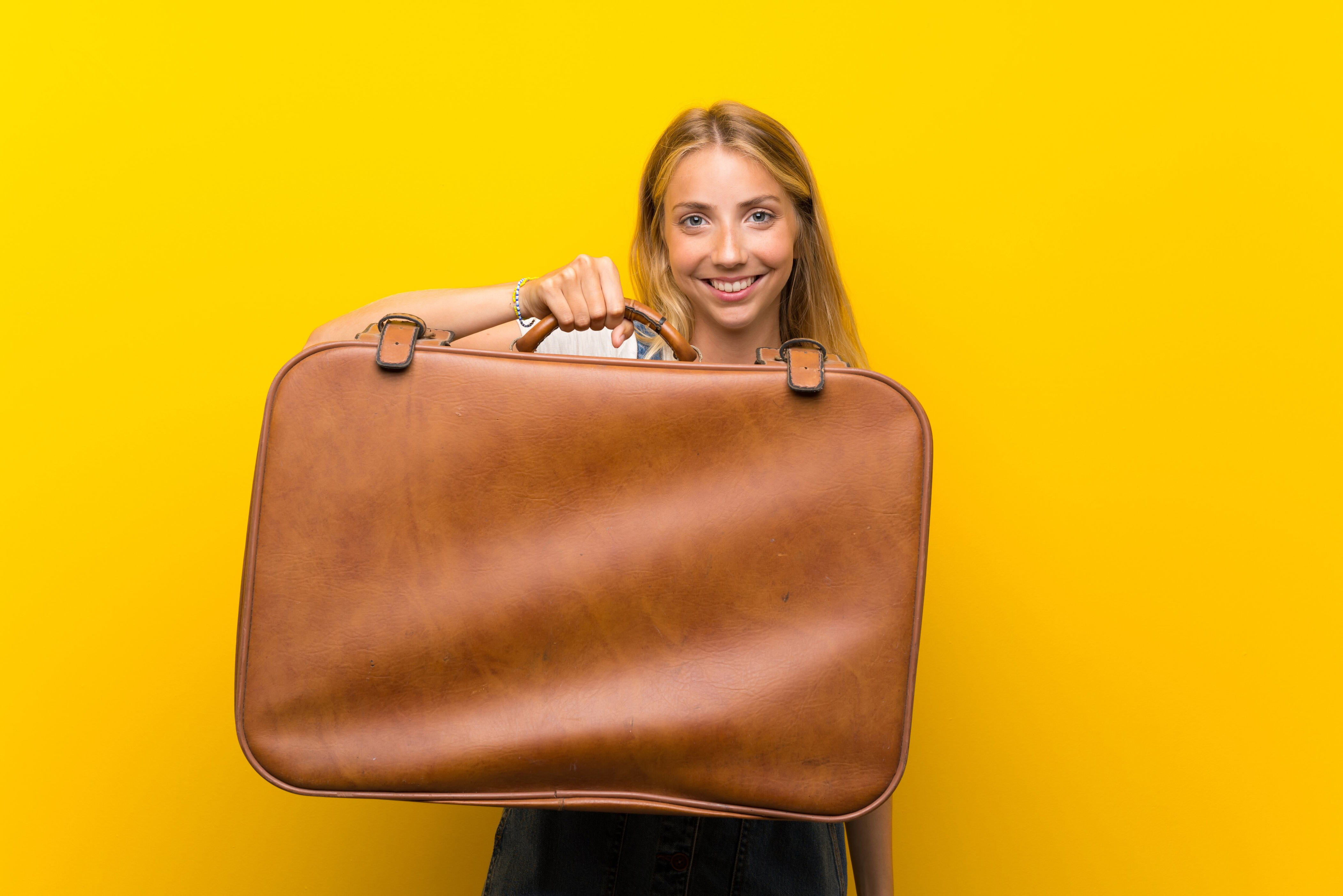 Spirit Airlines Passenger Tracks Stolen Luggage Using Apple Watch In ...