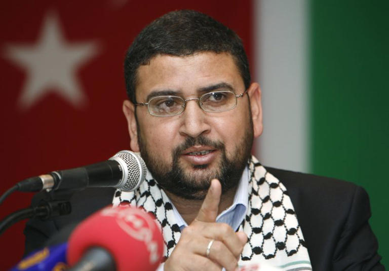 Sami Abu-Zuhri, portavoz del movimiento islamista palestino Hamás, interviene en una rueda de prensa en Estambul el 17 de enero de 2009. REUTERS/Osman Orsal (TURQUÍA)