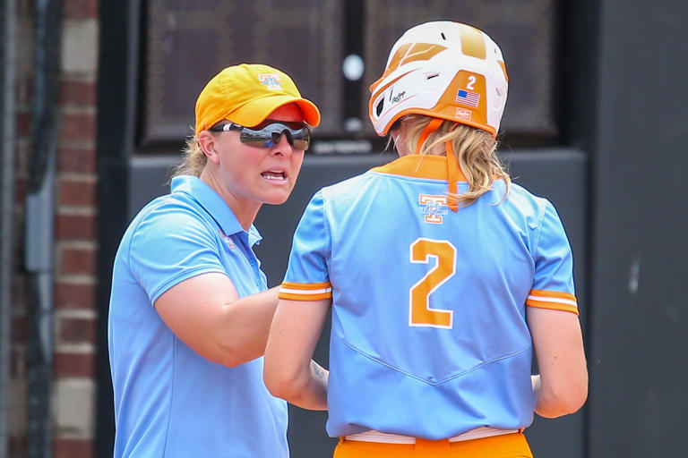 How new Auburn softball coaches Chris and Kate Malveaux plan to 'climb ...