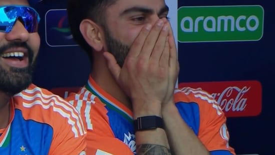 Rohit Sharma and Virat Kohli react to Pakistan's fielding error.
