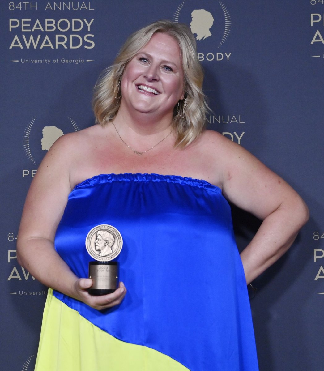 <p>Bridget Everett poses with her Entertainment award for "Somebody Somewhere." Photo by Jim Ruymen/UPI</p>
