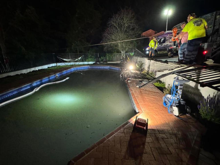 Truck enters Brookfield pool