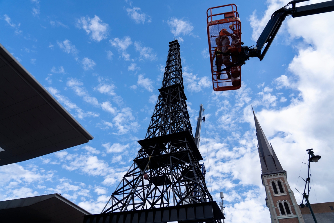 Replica Eiffel Tower erected in Indianapolis ahead of Olympic Swimming ...