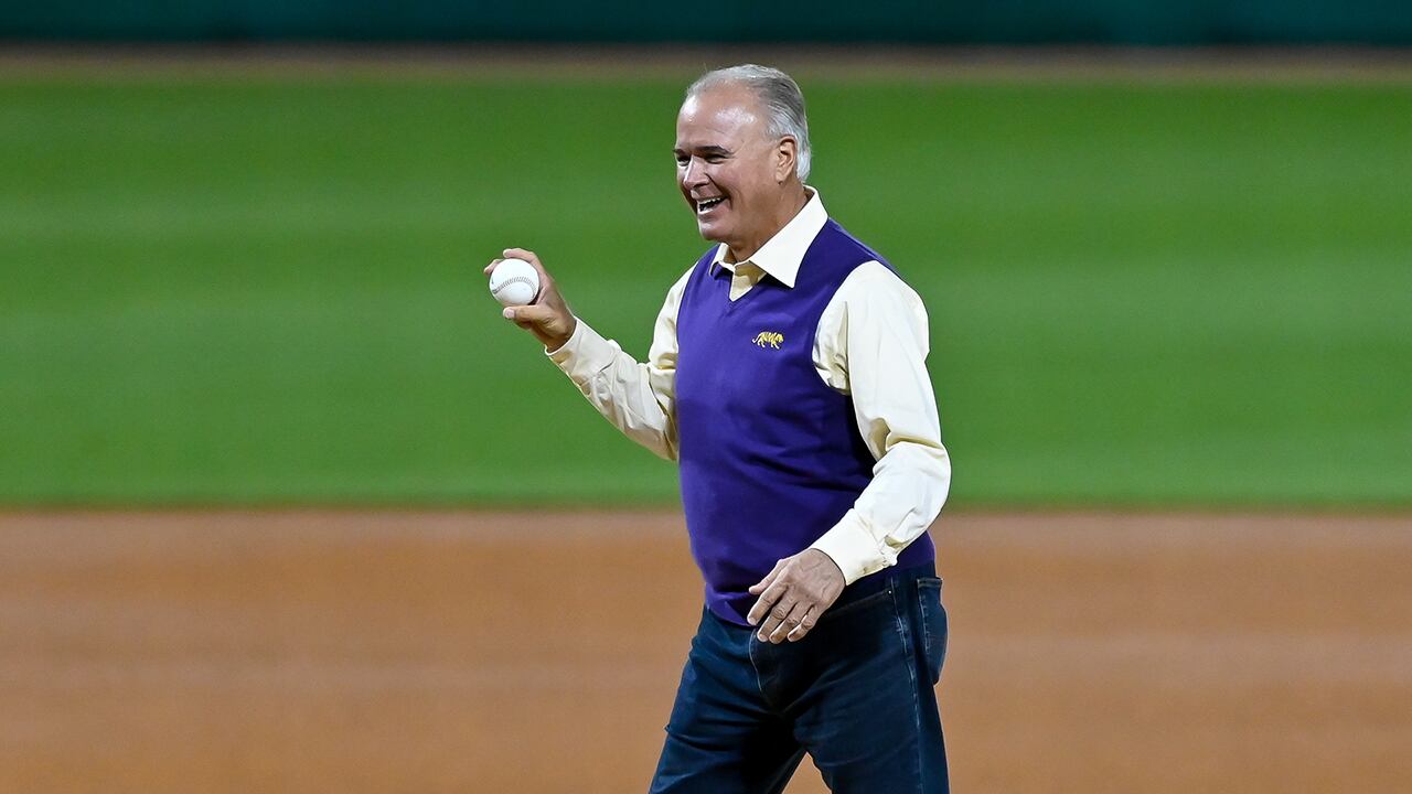 Ex-LSU Baseball Coach Paul Mainieri Officially Named Head Coach At ...