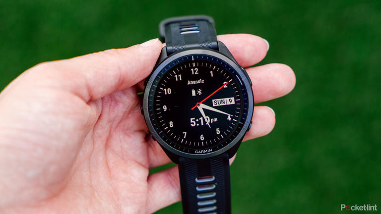 How to change the watch face on a Garmin watch