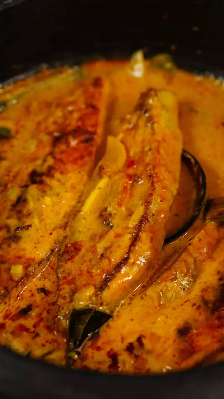 <p>This popular dish refers to a mild and creamy fish stew made with coconut milk, turmeric, green chilies, and tomatoes, typically served with appam or rice.</p>