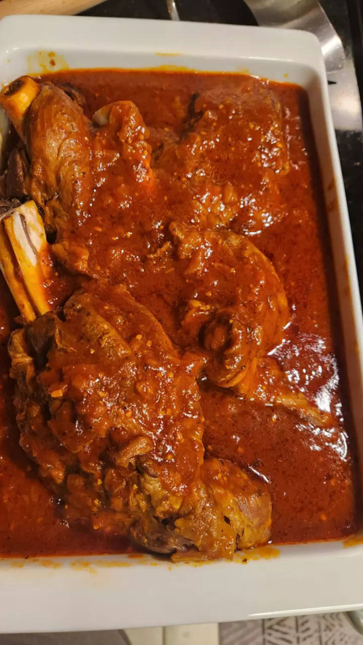 <p>It refers to a robust and aromatic mutton curry made with a blend of spices and coconut, perfect with rice or bread.</p>