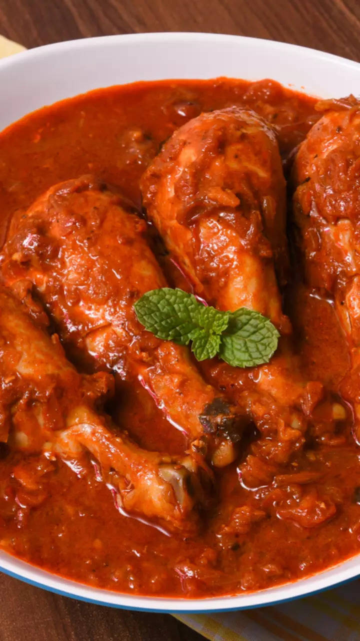 <p>It is a spicy and flavorful chicken curry made with local chicken meat along with a blend of local spices, coconut milk, and curry leaves.</p>
