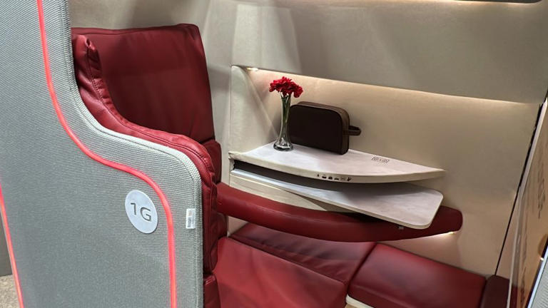 Here's the lower level of the business-class/first-class version of the dual-level seat concept. - Francesca Street/CNN