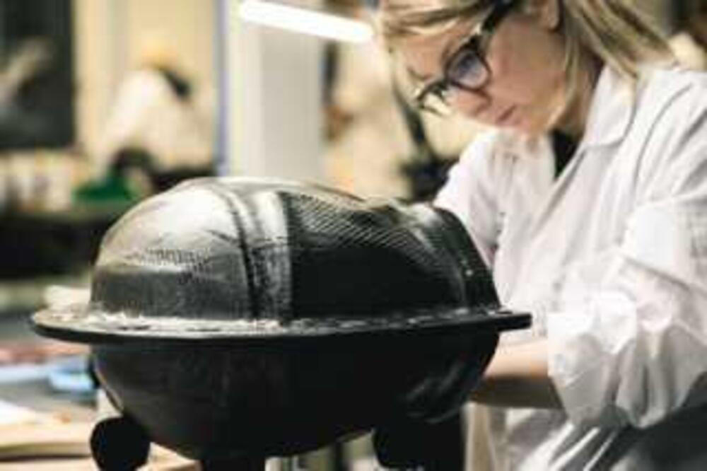 come può un casco costare 1.500 euro? vi sveliamo i segreti dello schuberth c5 carbon