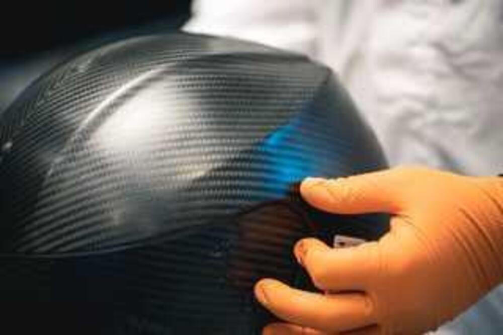 come può un casco costare 1.500 euro? vi sveliamo i segreti dello schuberth c5 carbon