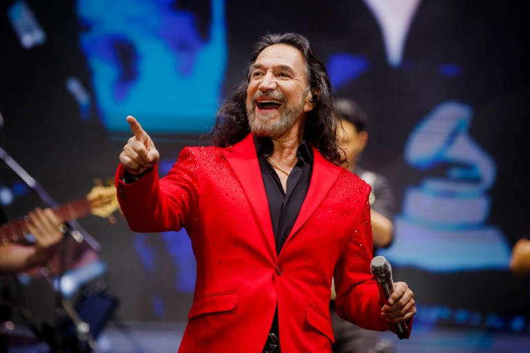 Marco Antonio Solís Announces ‘Eternamente Agradecido' Tour