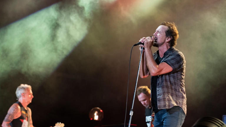 Pearl Jam drops last-minute Seattle concert tickets for Dark Matter World Tour