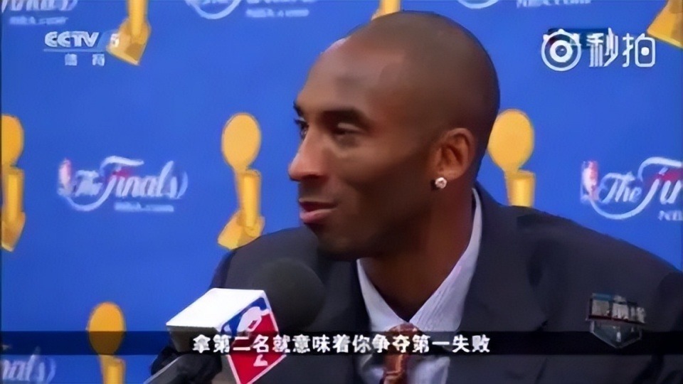 NBA老故事：09年西部冠军的颁奖仪式，谁注意到湖人全队的表情？