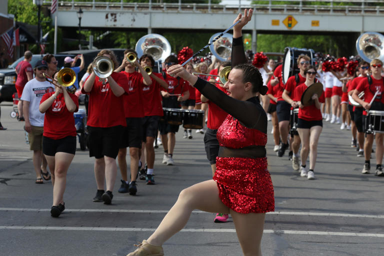 🐟Crowds line streets for Port Clinton's annual Walleye Festival parade