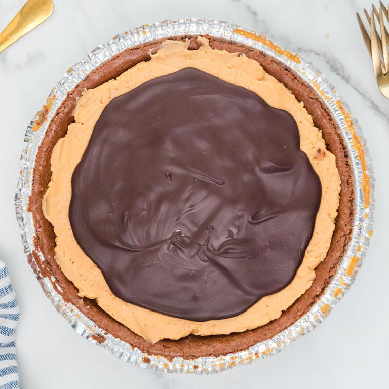 The BEST Buckeye Pie (Chocolate Peanut Butter Pie)