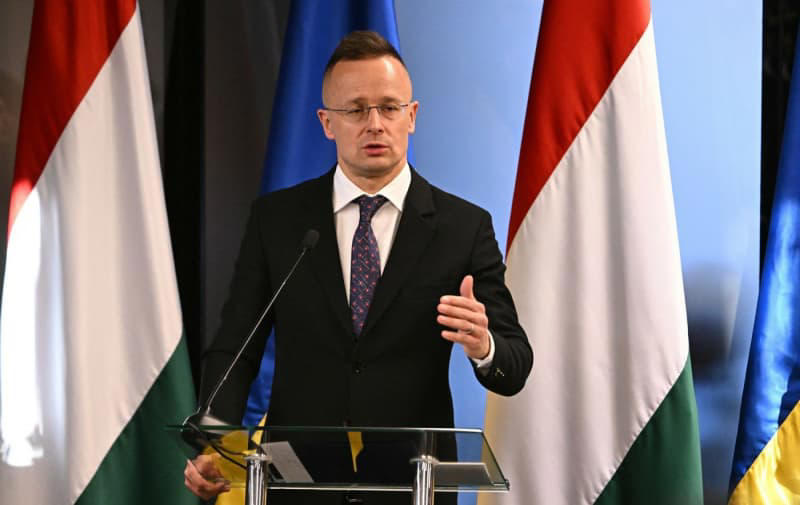 hungary signs agreement with belarus to help build nuclear reactor