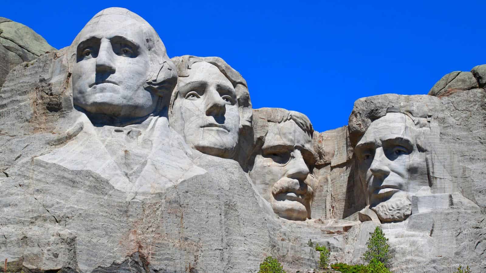 <p>If you’re considering a visit to Mount Rushmore, don’t set your expectations too high. Sure, it’s a famous landmark, but the site itself is underwhelming. </p> <p>This iconic destination can get pretty crowded, and the monument itself isn’t as jaw-dropping as you might think- it’s much smaller than many people expect. Plus, getting up close is a bit of a hassle.</p>
