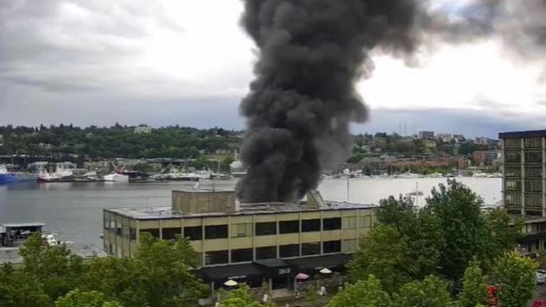 Heavy plume of smoke visible after boat fire on Lake Union marina