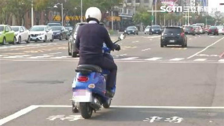 機車待轉若未打方向燈，並不會受罰。（示意圖／資料照）