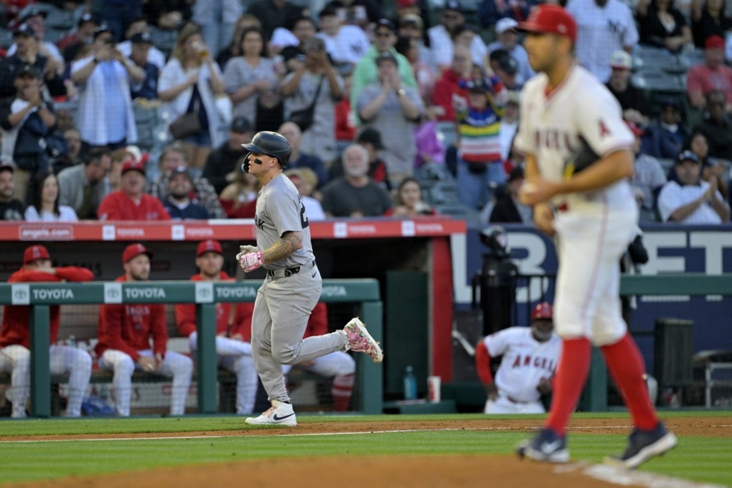 Streaking Luis Gil Pitches Yankees Past Angels