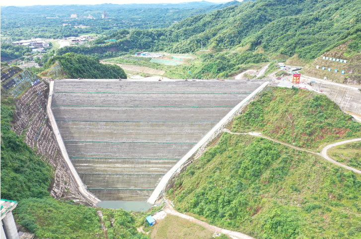 李家岩水库大坝填筑到顶 成都“第二水源”越来越近了