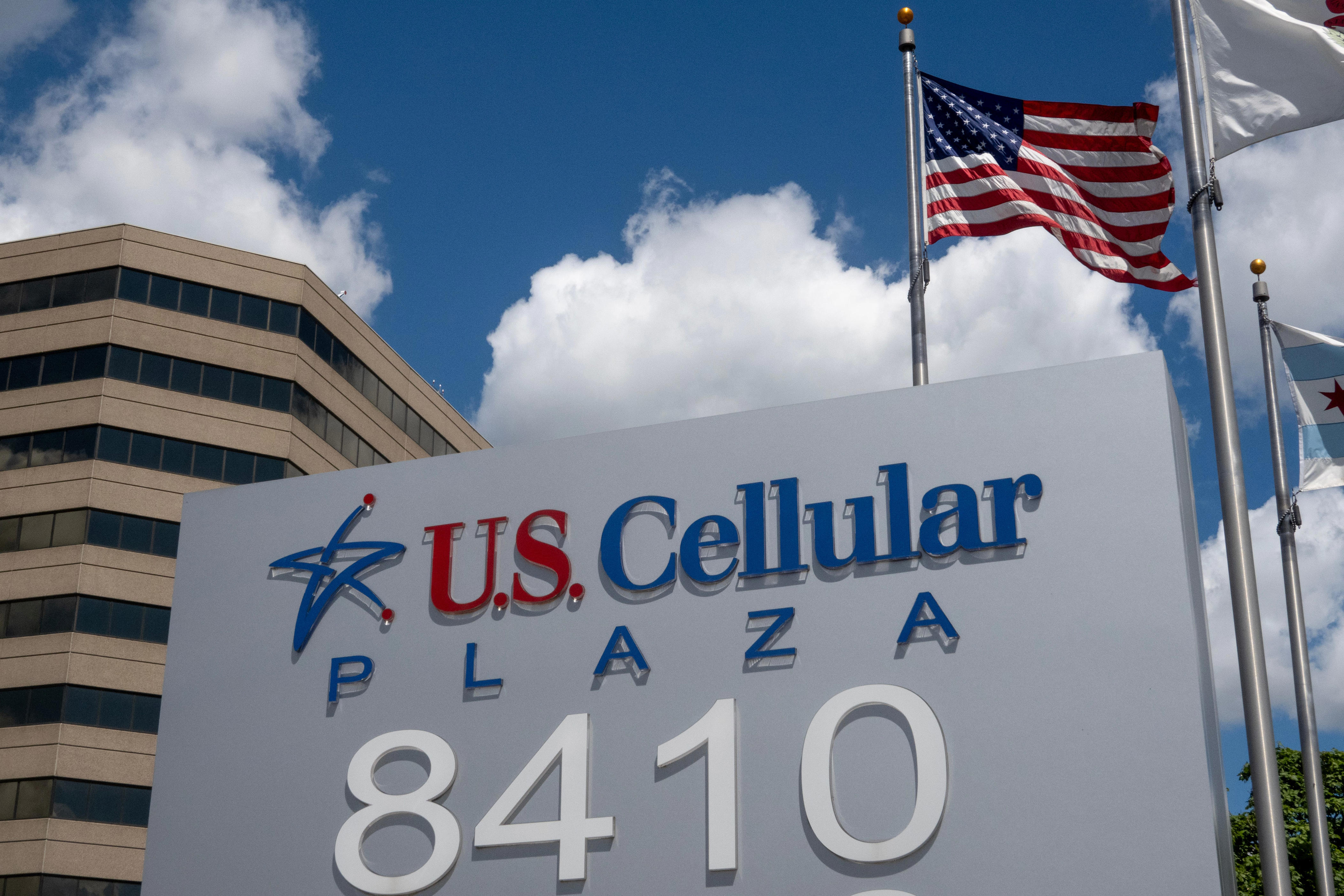 T-Mobile's $4.4 Billion Buy Of U.S. Cellular Phone Operations Could ...