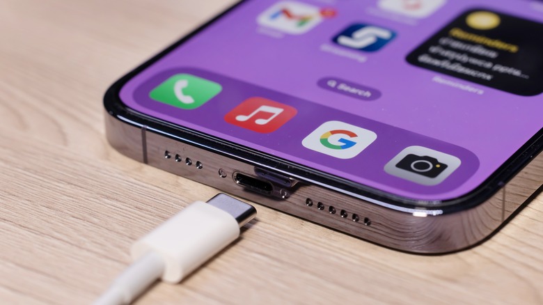 iphone 11 pro max not charging when plugged in