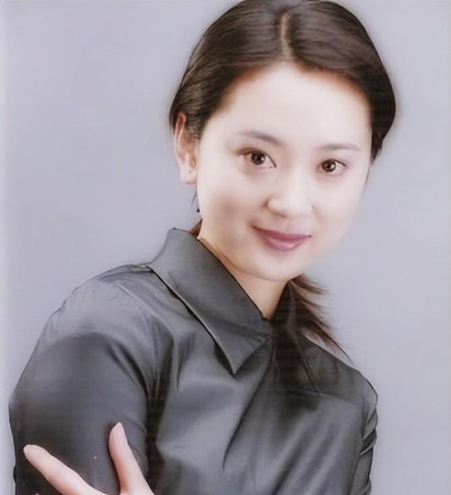 她是最干净的女演员，与小丈夫结婚18年零绯闻，把婆婆当亲妈对待