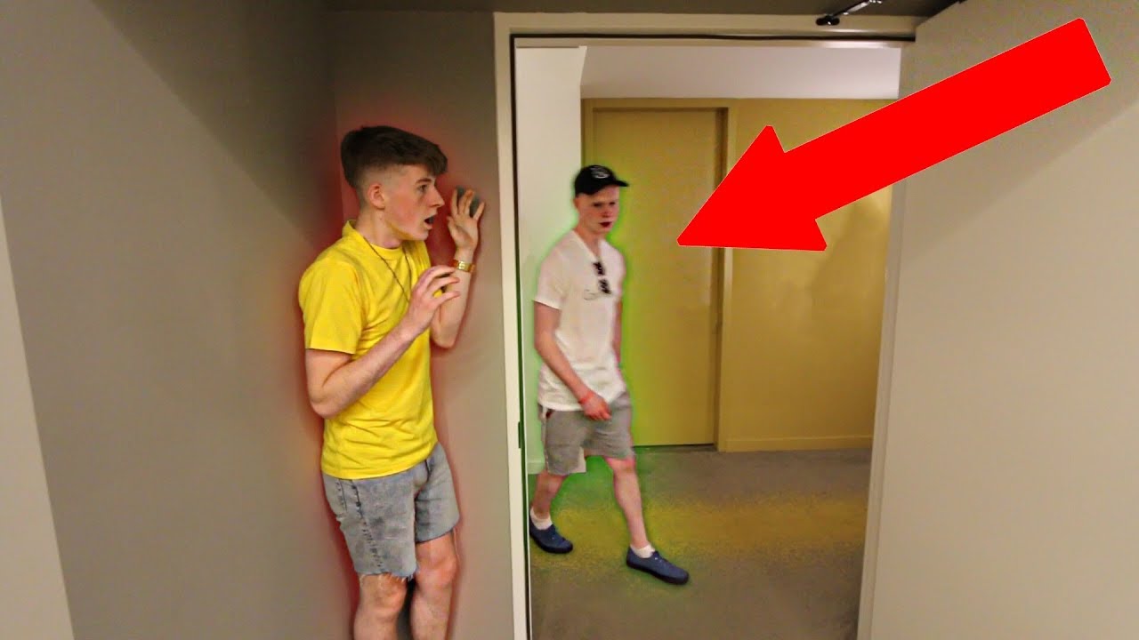 Jump scare prank terrifies my best friend on camera