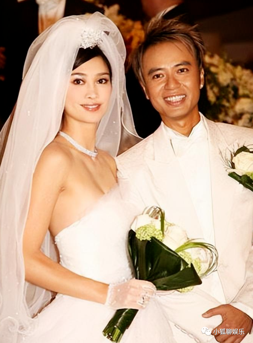 原来她就是李克勤老婆！赛过李嘉欣，爱上天王后一夜退圈，“豪赌”30年结果如何？