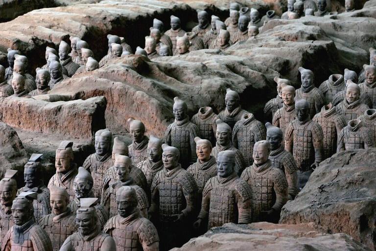 <p>Based on all the haunting photos of the thousands of terracotta statues depicting the army of the first emperor of China, it would likely be hard to imagine what's so disappointing about an ambitious art project that's survived for over 2,000 years. Indeed, one would think that they could spend hours walking among them and examining their impressive details.</p> <p>Indeed, travelers would likely have an incredibly fulfilling experience taking in their glory up close. The problem is that they're not allowed to do that. Although it stands to reason that the Chinese government would want to avoid damage to them, it does take a lot of luster from the statues to view them from much further away than this photographer stood.</p>