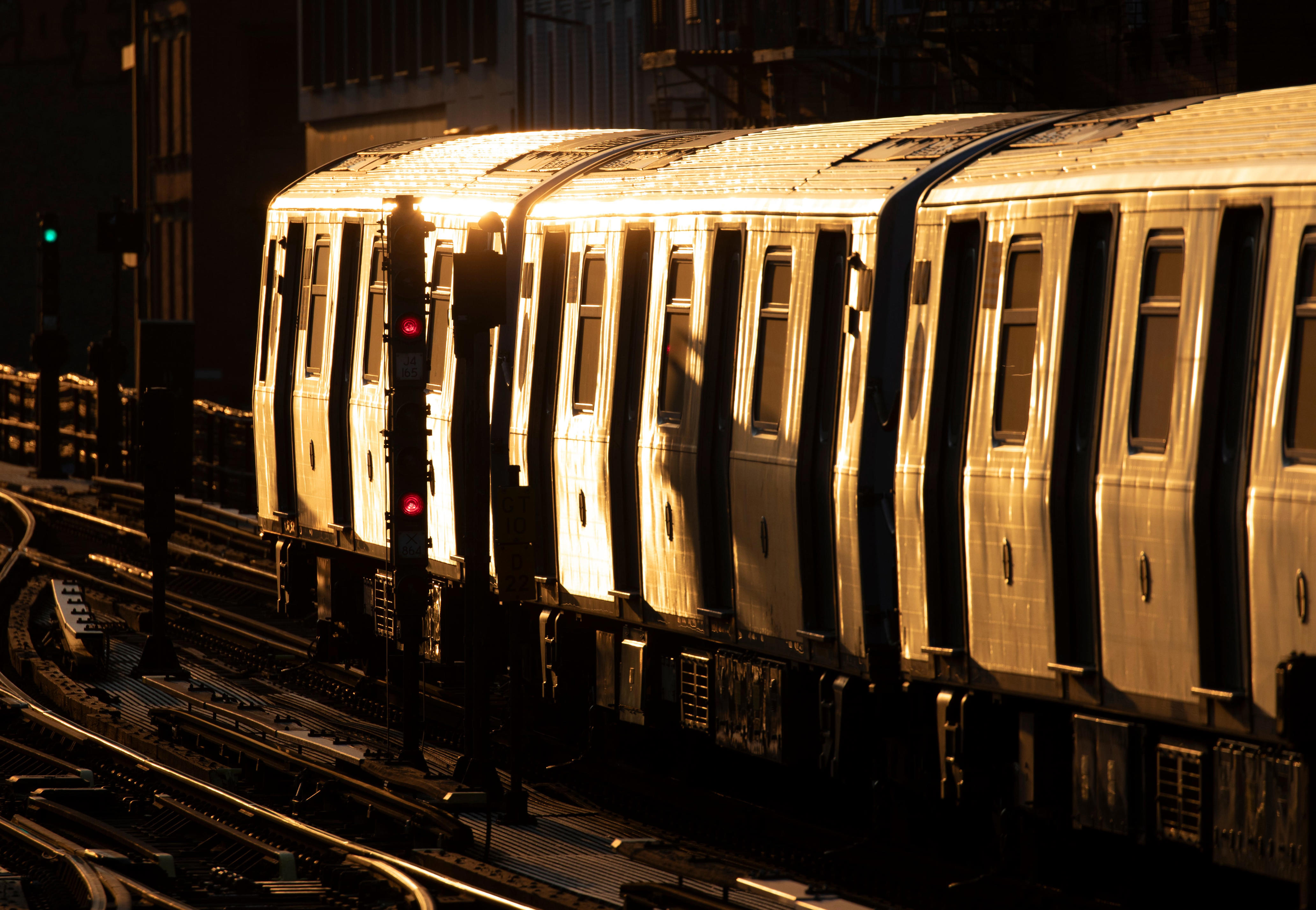 Man Stabs Subway Rider In The Neck For 'sitting Next To Him' On ...