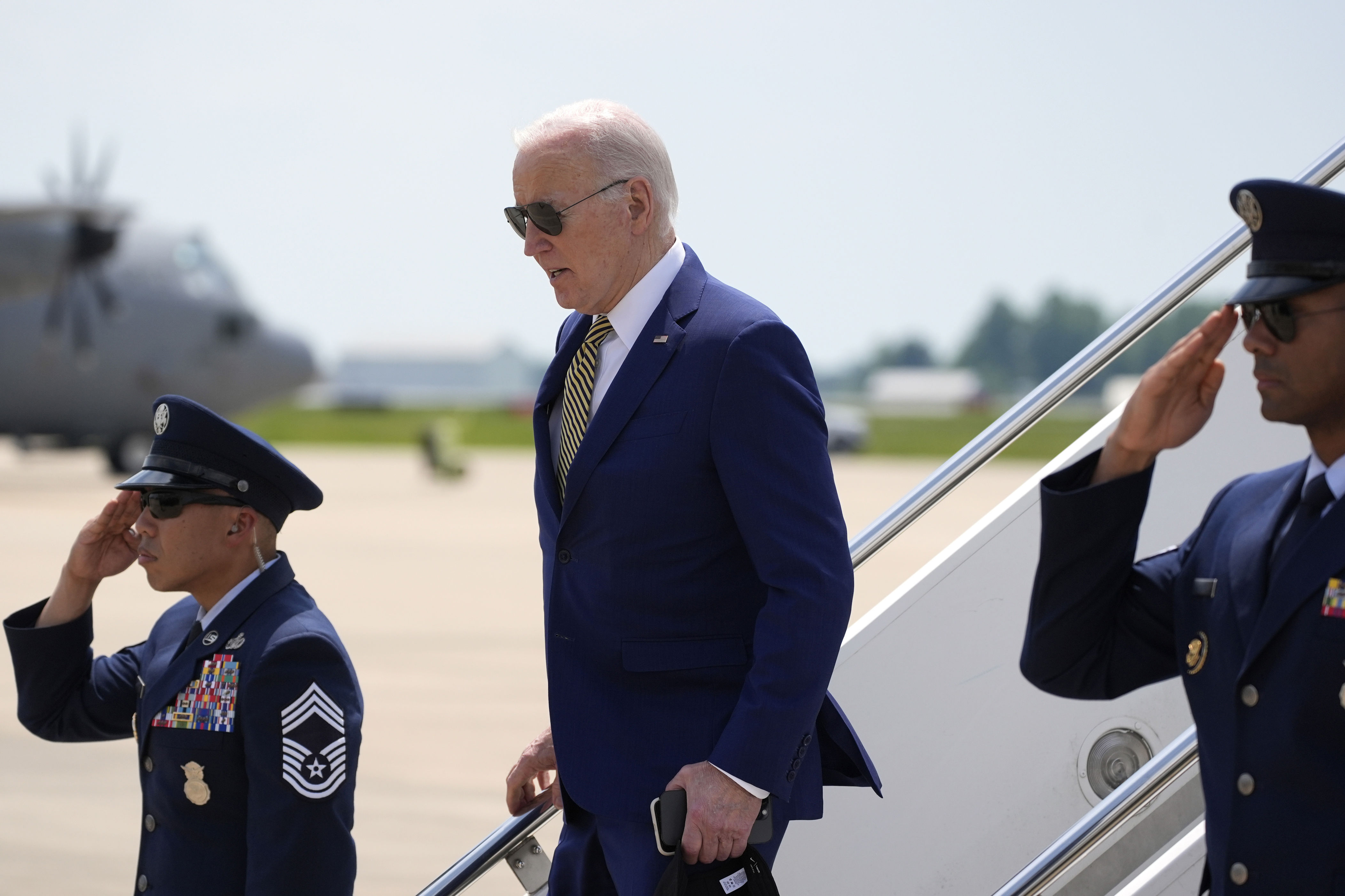 Biden Authorizes Ukraine's Use Of US-supplied Arms Inside Russia