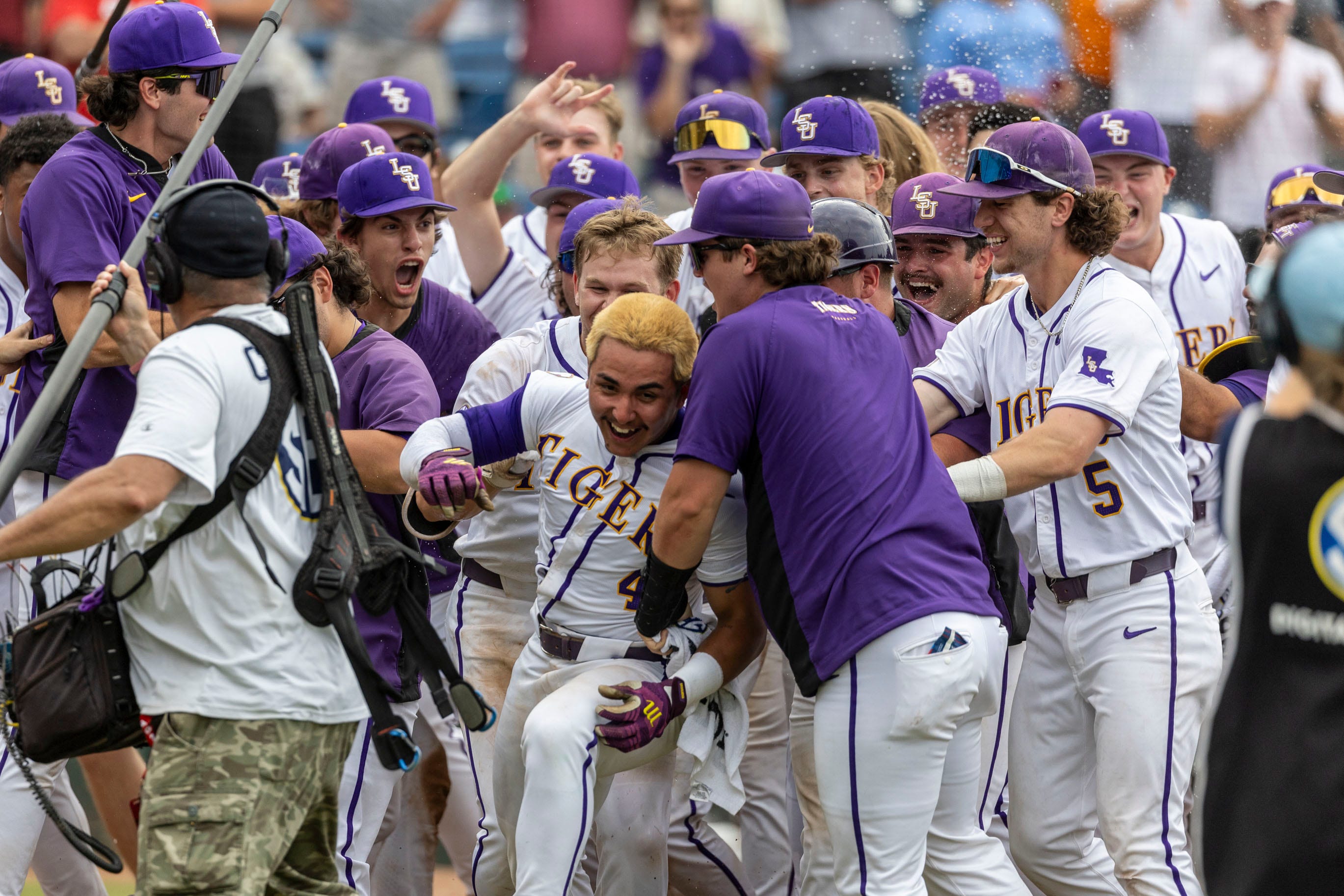 Social media reacts to Steven Milam walkoff home run for LSU baseball