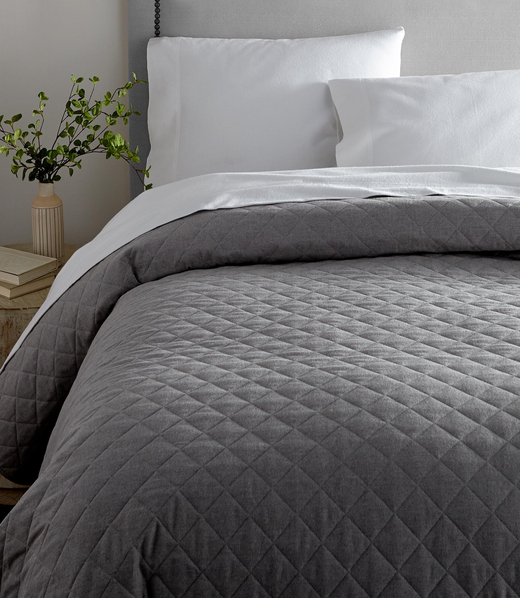 20 Best Quilts and Coverlets for an Elevated Night’s Sleep