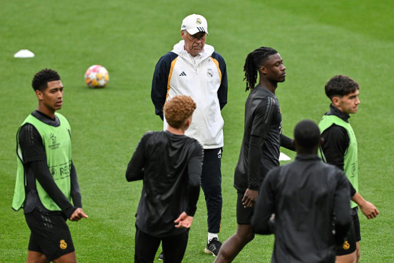 Real Madrid's Italian coach Carlo Ancelotti leads training at Wembley on the eve of the Champions League final against Dortmund